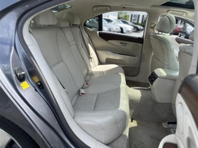 Photo of 2012 Gray Lexus LS 460
