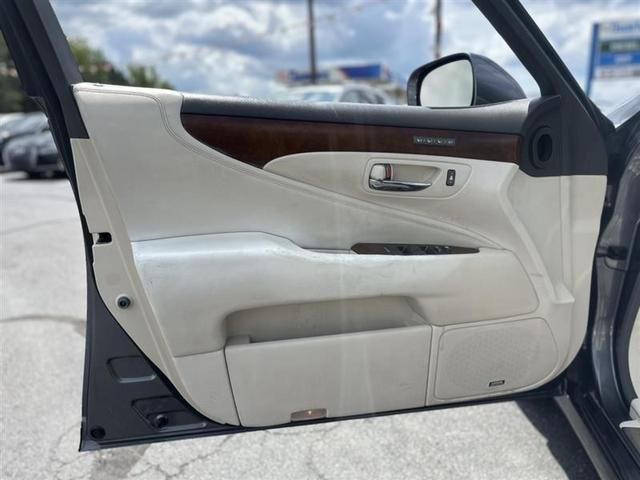 Photo of 2012 Gray Lexus LS 460