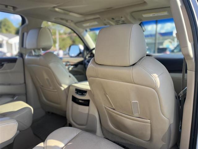 Photo of 2016 Off White Cadillac Escalade ESV