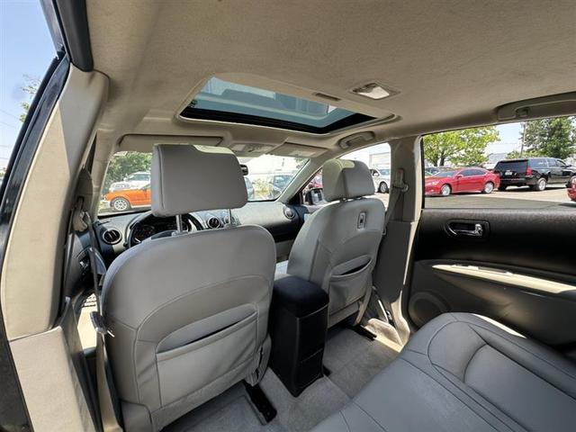 Photo of 2012 Super Black Nissan Rogue