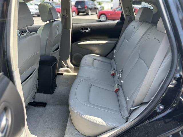 Photo of 2012 Super Black Nissan Rogue