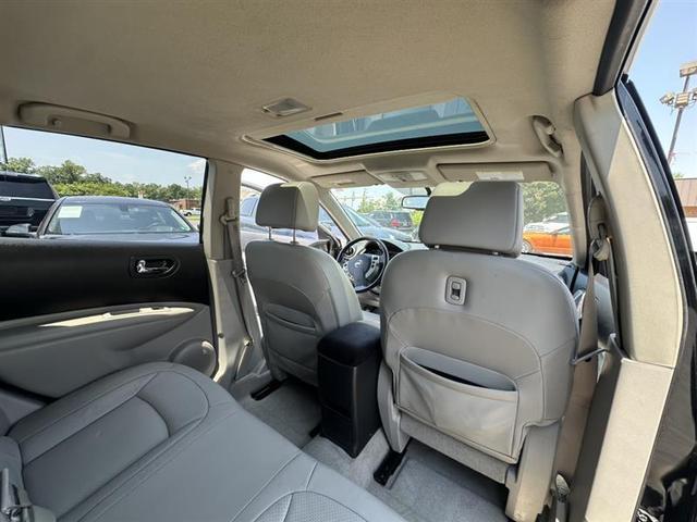 Photo of 2012 Super Black Nissan Rogue