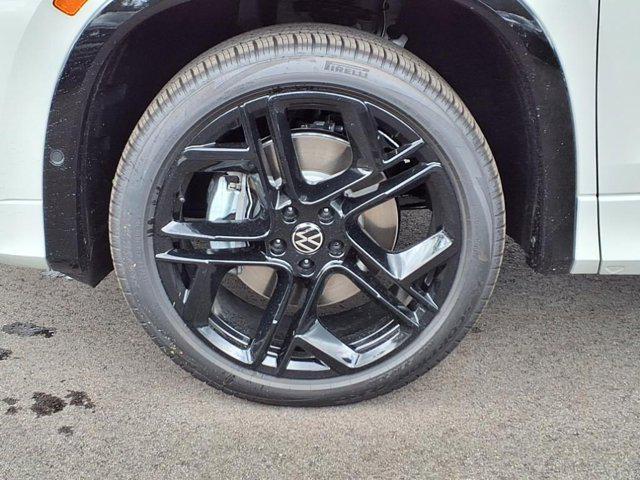 Photo of 2025 Platinum Gray Metallic Volkswagen Tiguan