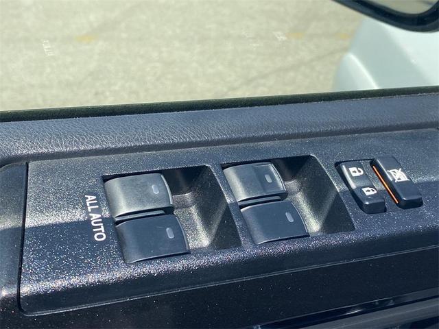 Photo of 2022 White Toyota 4Runner