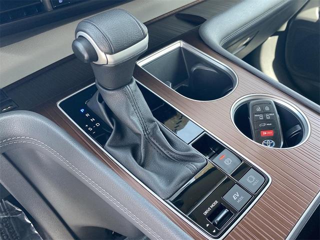Photo of 2024 Celestial Silver Metallic Toyota Sienna