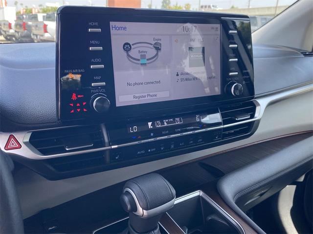 Photo of 2024 Celestial Silver Metallic Toyota Sienna