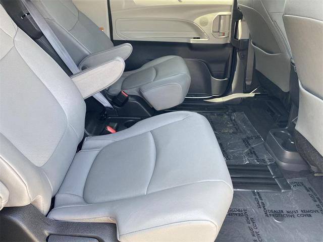 Photo of 2024 Celestial Silver Metallic Toyota Sienna