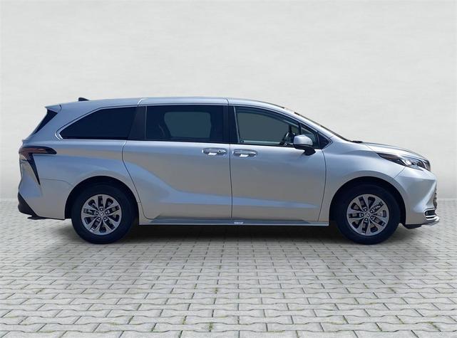 Photo of 2024 Celestial Silver Metallic Toyota Sienna