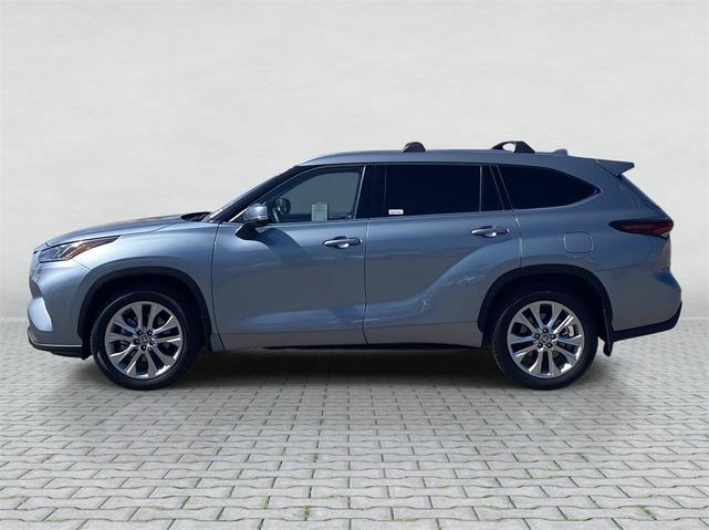 Photo of 2024 Moon Dust Toyota Highlander