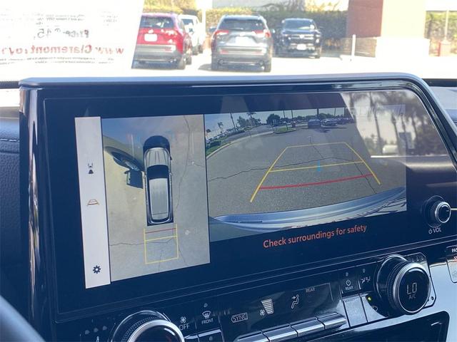 Photo of 2024 Moon Dust Toyota Highlander