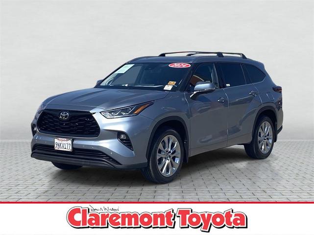 Photo of 2024 Moon Dust Toyota Highlander