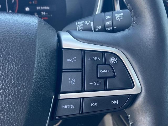 Photo of 2024 Moon Dust Toyota Highlander