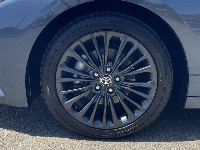 Photo of 2020 Harbor Gray Metallic Toyota Avalon Hybrid