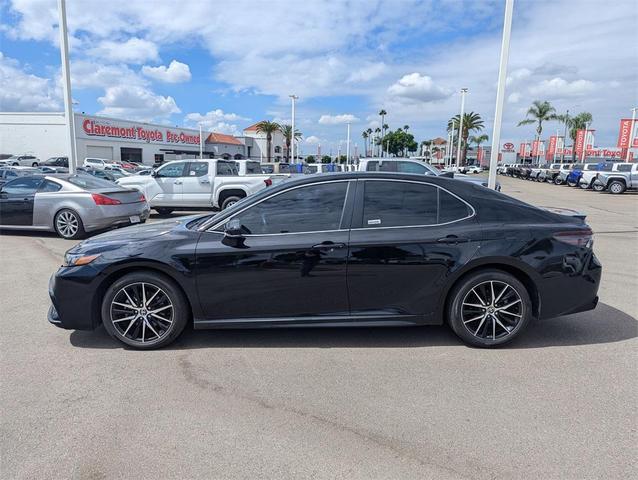 Photo of 2023 Midnight Black Metallic Toyota Camry