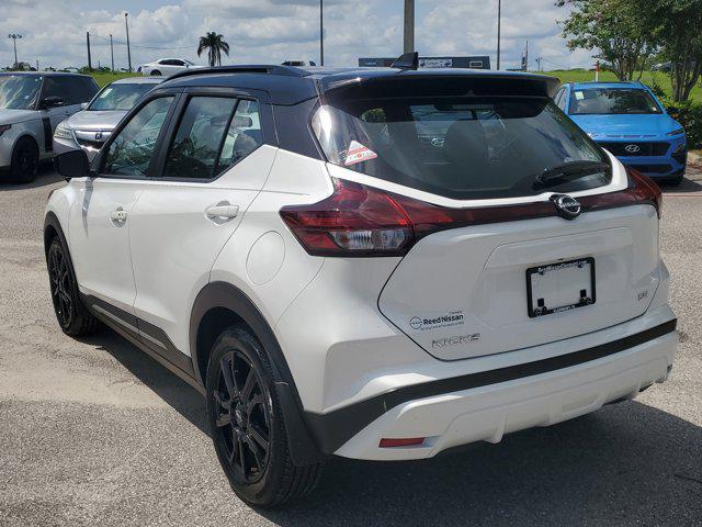 Photo of 2024 Aspen White Tricoat/Super Black Nissan Kicks