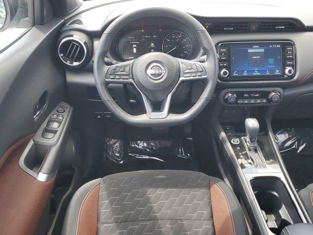 Photo of 2024 Aspen White Tricoat/Super Black Nissan Kicks
