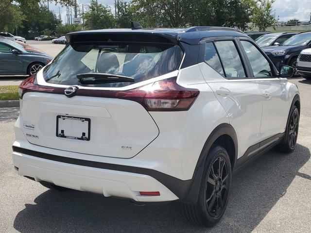 Photo of 2024 Aspen White Tricoat/Super Black Nissan Kicks