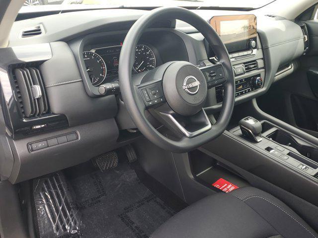 Photo of 2024 Brilliant Silver Metallic Nissan Pathfinder