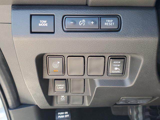 Photo of 2025 Glacier White Nissan Frontier