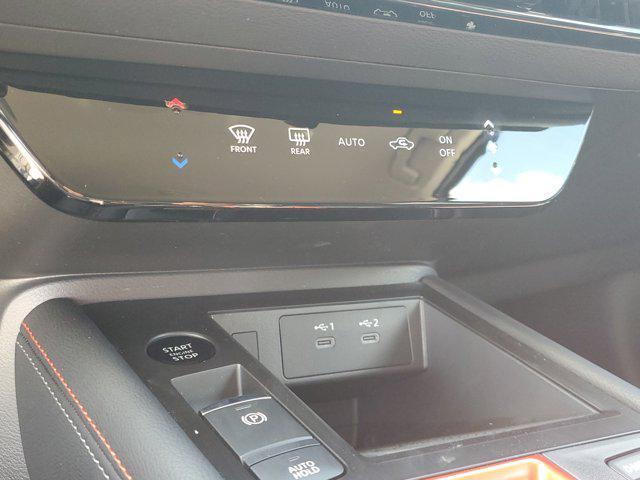 Photo of 2025 Super Black Nissan Kicks