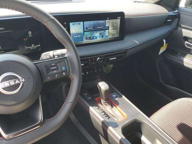 Photo of 2025 Super Black Nissan Kicks