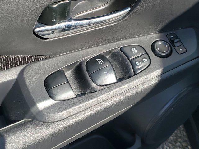 Photo of 2024 Boulder Gray Pearl Nissan Kicks