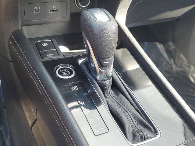 Photo of 2024 Boulder Gray Pearl Nissan Kicks