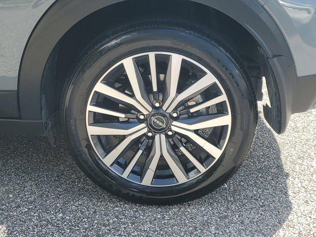 Photo of 2024 Boulder Gray Pearl Nissan Kicks