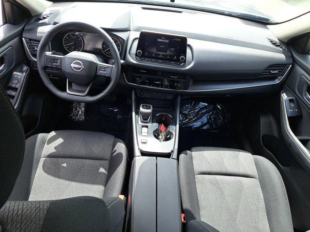 Photo of 2025 Gun Metallic Nissan Rogue