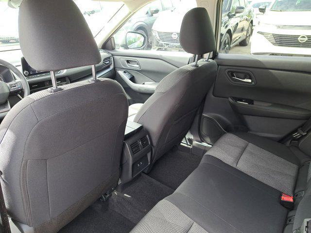 Photo of 2025 Gun Metallic Nissan Rogue