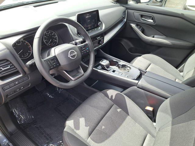 Photo of 2025 Gun Metallic Nissan Rogue