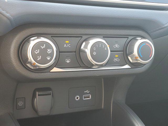 Photo of 2025 Brilliant Silver Metallic Nissan Versa