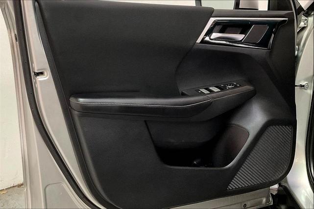 Photo of 2022 Alloy Silver Metallic Mitsubishi Outlander