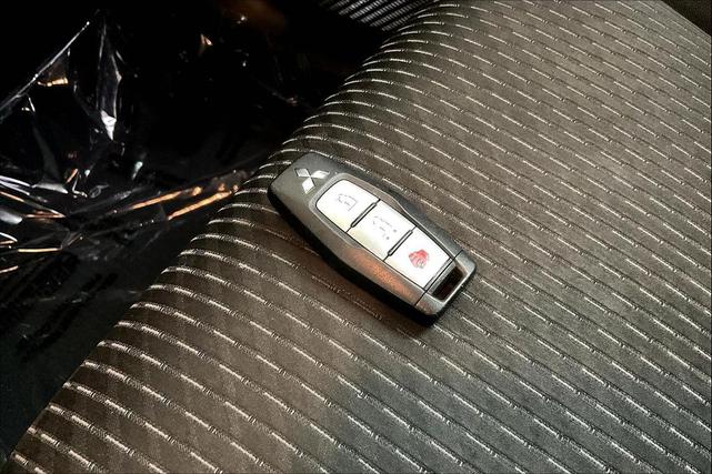 Photo of 2022 Alloy Silver Metallic Mitsubishi Outlander