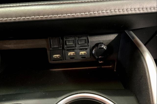 Photo of 2021 Midnight Black Metallic Toyota Highlander
