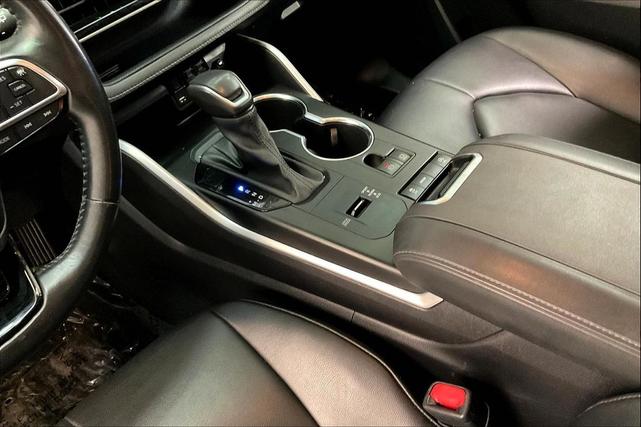 Photo of 2021 Midnight Black Metallic Toyota Highlander