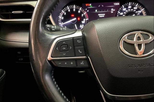 Photo of 2021 Midnight Black Metallic Toyota Highlander