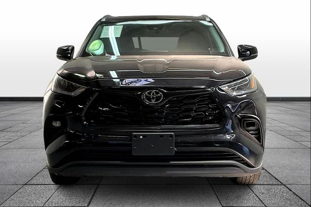 Photo of 2021 Midnight Black Metallic Toyota Highlander