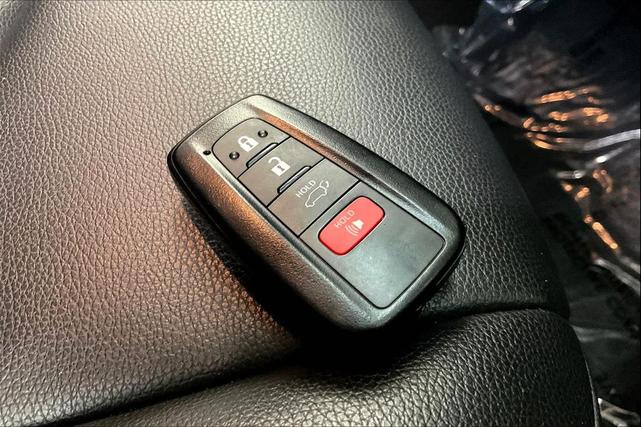 Photo of 2021 Midnight Black Metallic Toyota Highlander