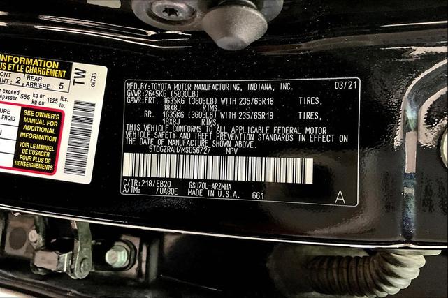 Photo of 2021 Midnight Black Metallic Toyota Highlander