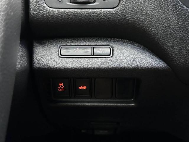Photo of 2014 Pearl White Nissan Altima