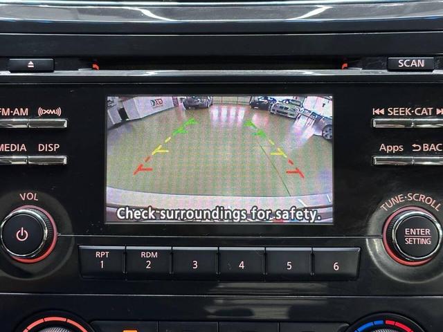 Photo of 2014 Pearl White Nissan Altima