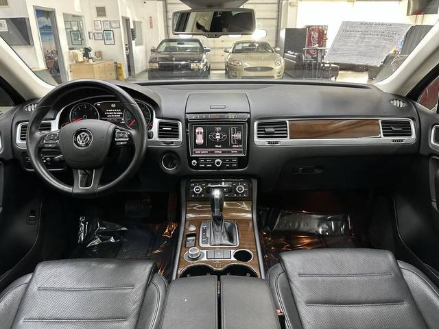 Photo of 2016 Deep Black Pearl Volkswagen Touareg