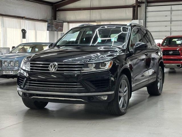 Photo of 2016 Deep Black Pearl Volkswagen Touareg