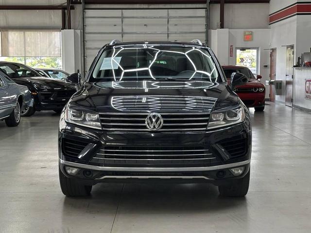 Photo of 2016 Deep Black Pearl Volkswagen Touareg