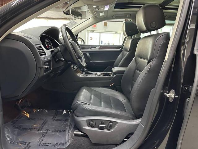 Photo of 2016 Deep Black Pearl Volkswagen Touareg