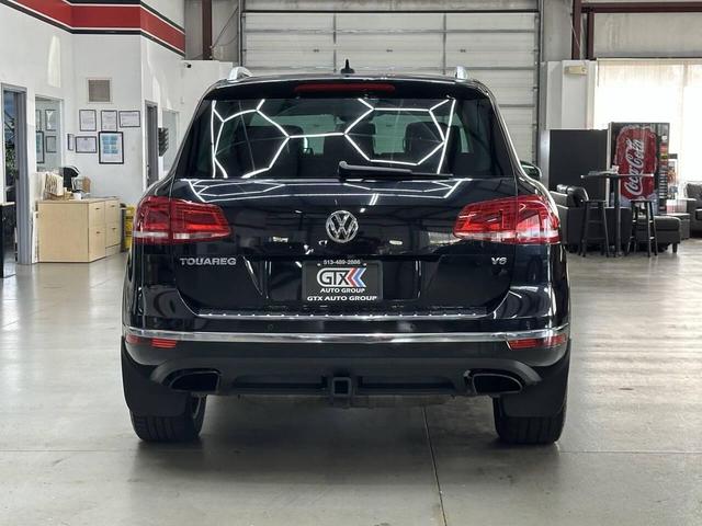 Photo of 2016 Deep Black Pearl Volkswagen Touareg