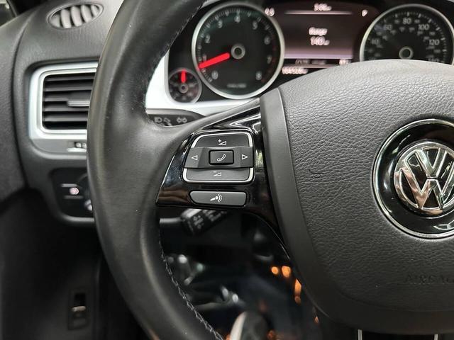 Photo of 2016 Deep Black Pearl Volkswagen Touareg