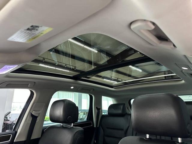 Photo of 2016 Deep Black Pearl Volkswagen Touareg