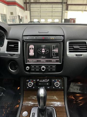 Photo of 2016 Deep Black Pearl Volkswagen Touareg
